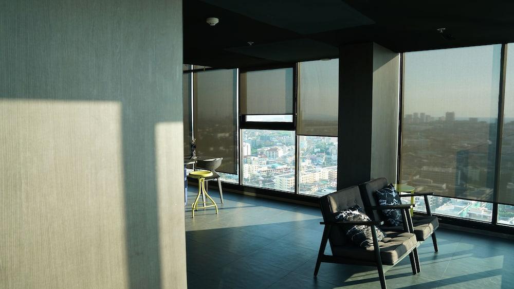 ذا بيز سنترال باتايا باي يو بلاس منطقة الانتظار في الردهة