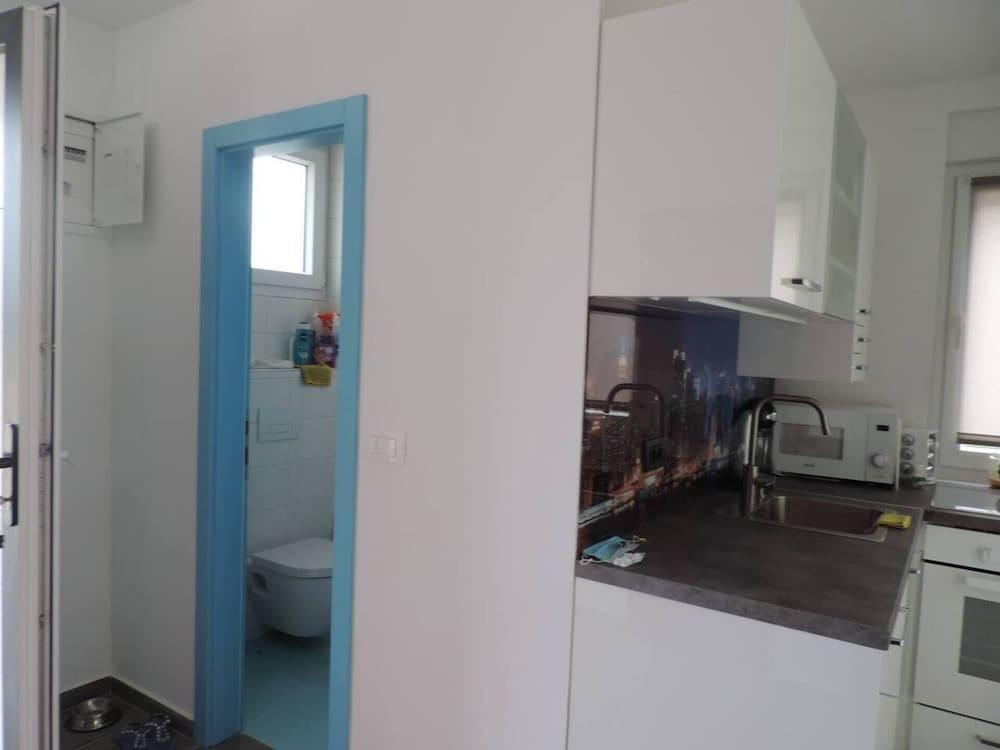 Luxurious 2-bed Appartment in Mandre With Pool Interior