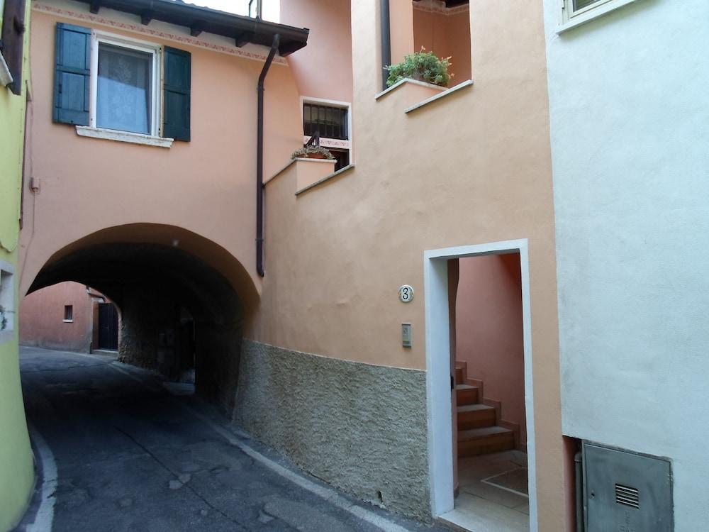 إل فولتو ديل لاجو رومز آند أبارتمنتس المنطقة الخارجية