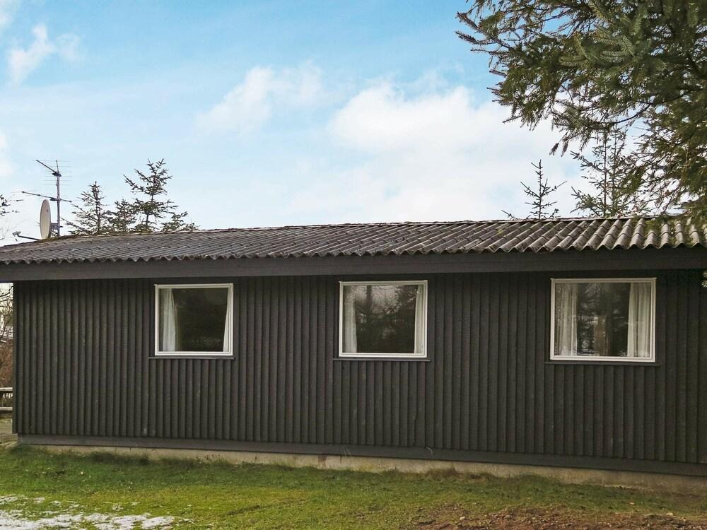 ستيليش هوليداي هوم نير سترور ويذ جاردن فورنيتور المنطقة الخارجية