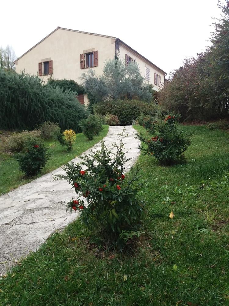 لو ريزيدنزي ديجلي أوليفي المنطقة الخارجية