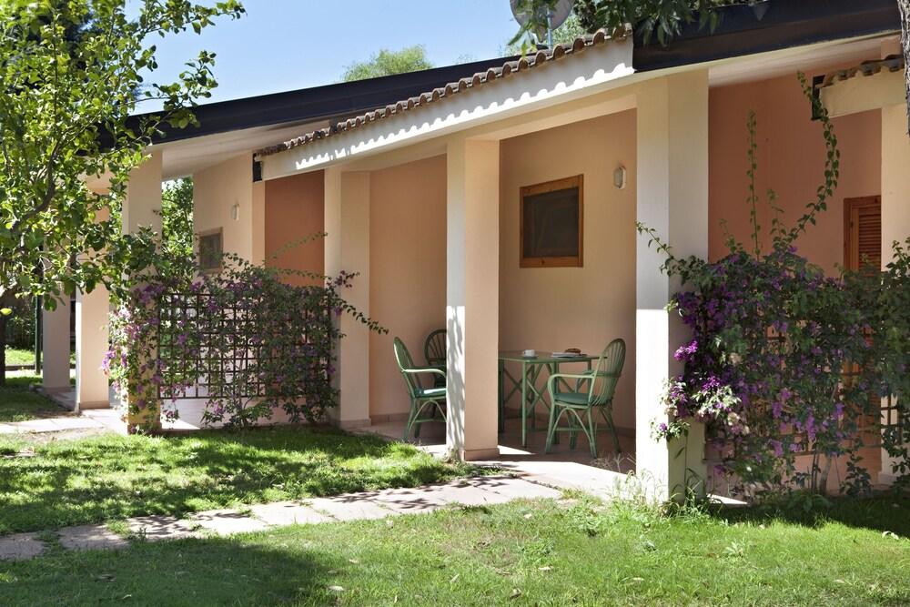 تي إتش مارينا دي سيباري - بايا ديلي أكي فيلاج تفاصيل الفندق من الخارج