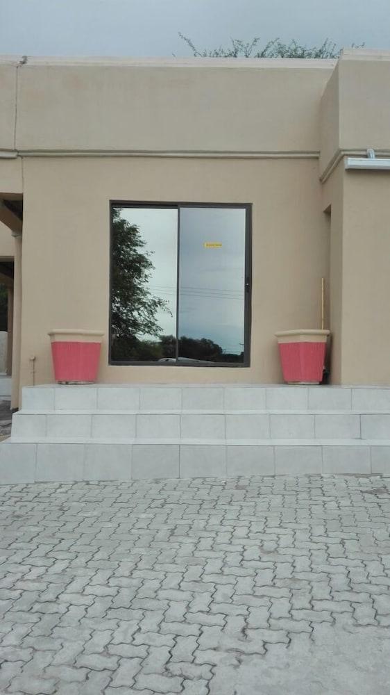 D&K Guest House Exterior