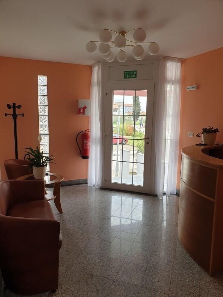 بانوليجا ريزيدنس منطقة الاستقبال