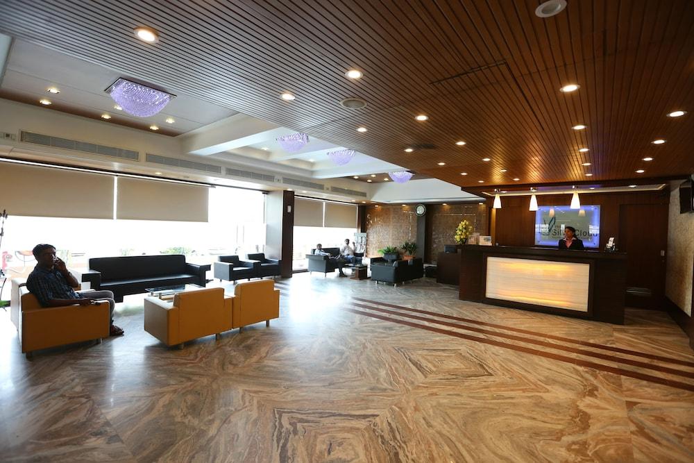 سيلفر كلاود هوتل آند بانكويت أحمد أباد منطقة الجلوس في الردهة