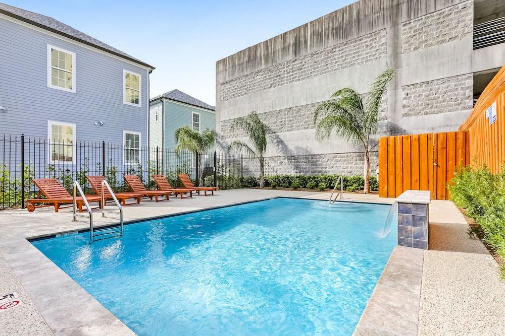 Modern 3BR Condo With Pool Waterslide