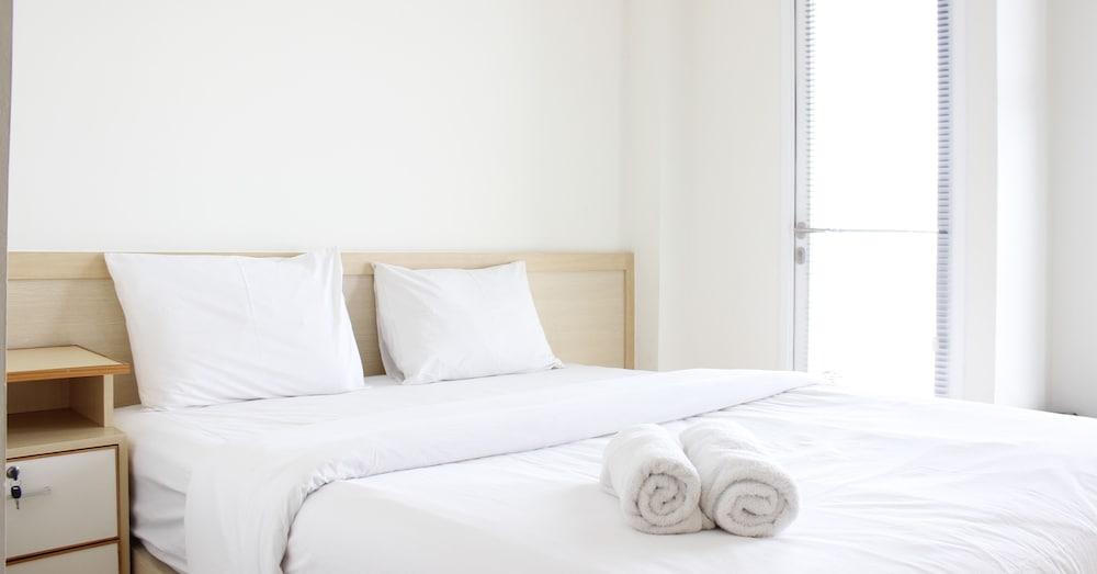 Relaxing Studio Apartment at Parahyangan Residence with Mountain View Room