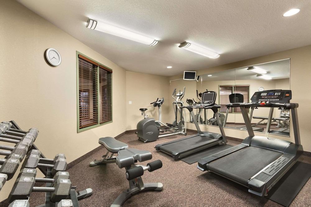 Days Inn by Wyndham Thunder Bay North Fitness Facility