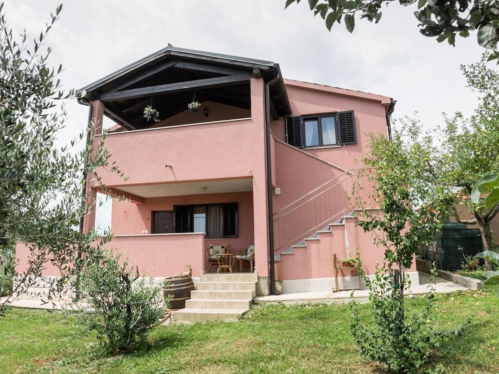 Beautiful House for up to 6 People Surrounded by Olive Groves