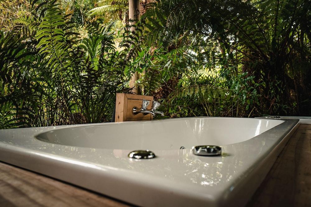 Franz Josef Treetops Private Spa Tub
