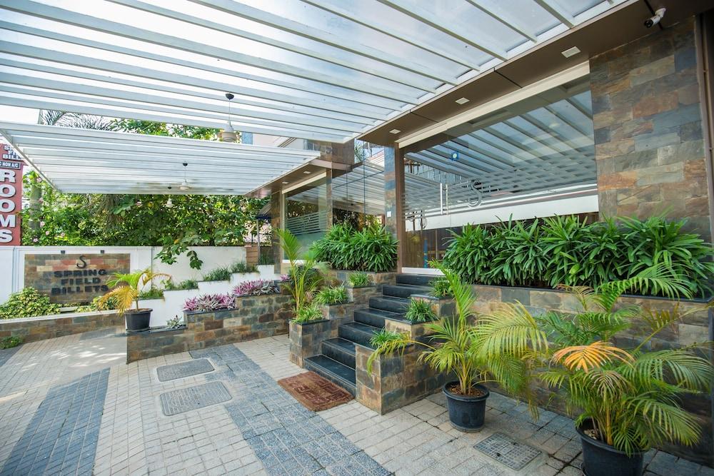 Spring Field Billets Exterior