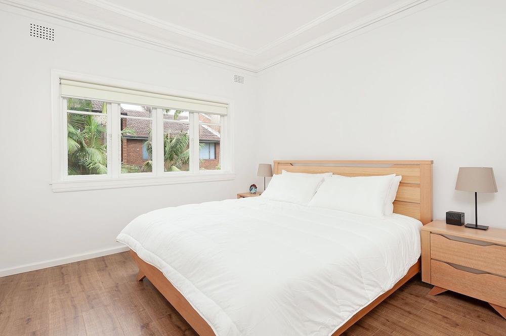 Newly Renovated Apt Close to CBD Unit 2 Interior