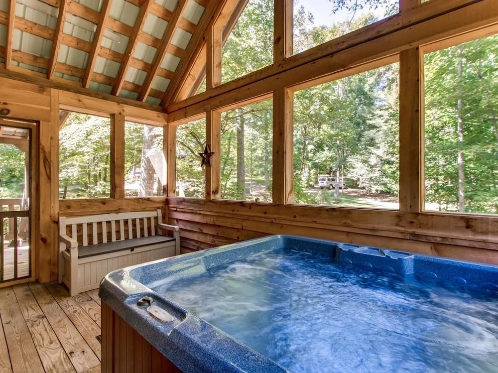 كابينة دوج وود مكونة من غرفة نوم واحدة من ريد أونينج نادي صحي