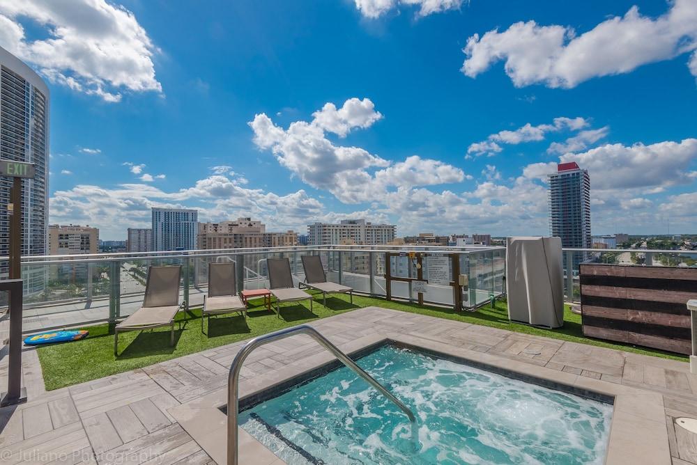 Private Ocean Condos - Hyde Beach Resort Waterslide