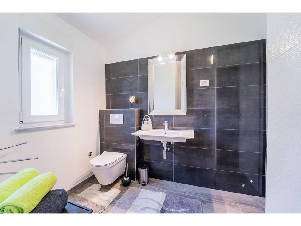 Modern and Luxury Villa Designed for Ultimate Relaxation With Heated Pool Bathroom