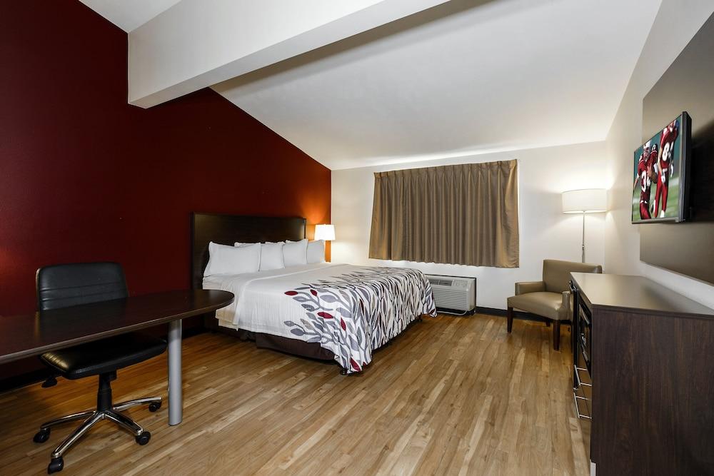 ريد روف إن فيرميليون  - يو أوف ساوث داكوتا