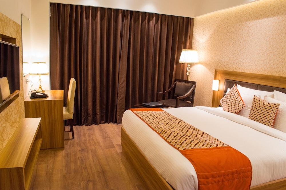 The Grand Ambassador Room
