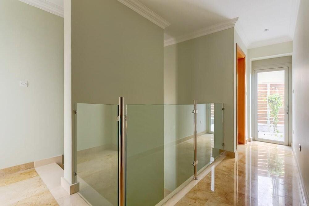 لاكشري أبارتمنت تيجني بوينت ويذ بول داخلي