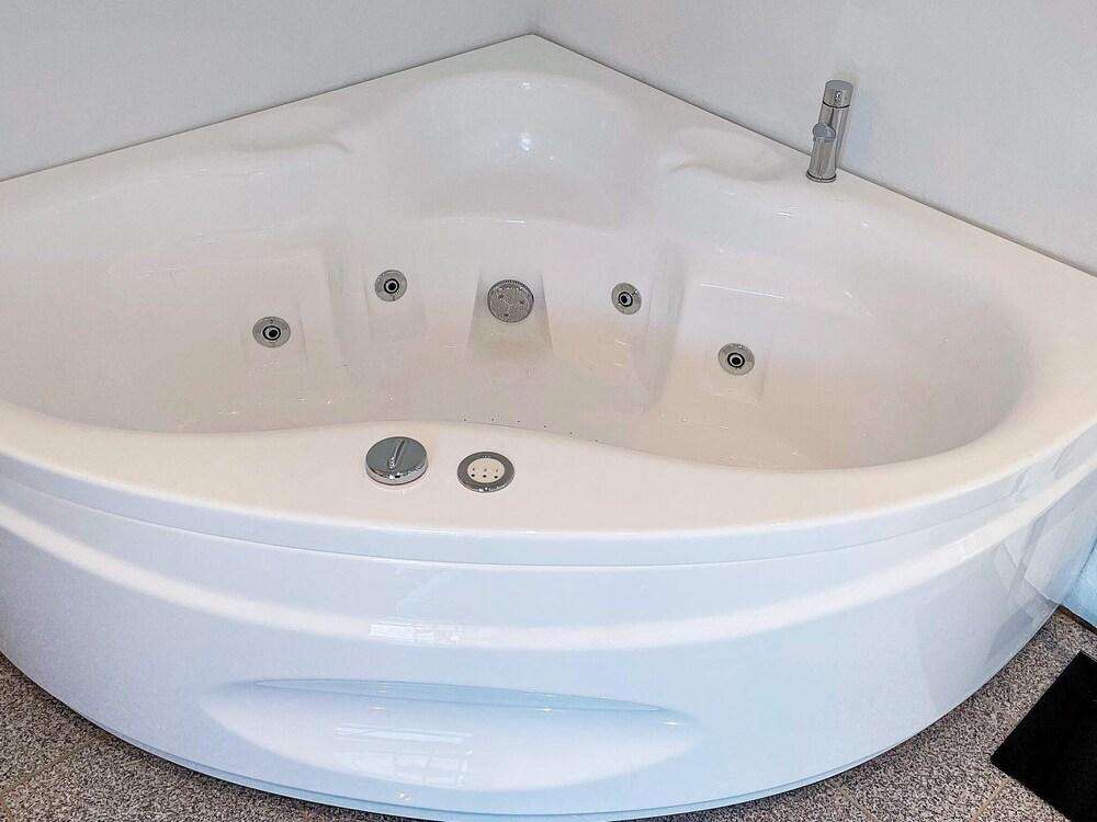 بيسفول هوليداي هوم إن ٔوكسبول ويذ سونا علاج سبا