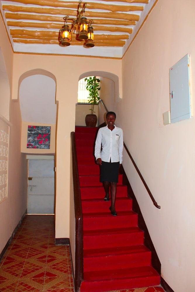 ذي آيلاند تاون هوتل - للبالغين فقط الفندق من الداخل