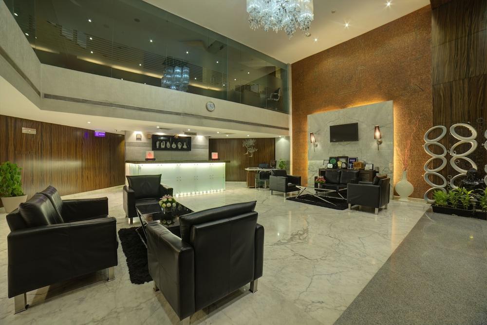 جولدفينتش هوتل مانجالور منصة تسجيل إجراءات الوصول/المغادرة