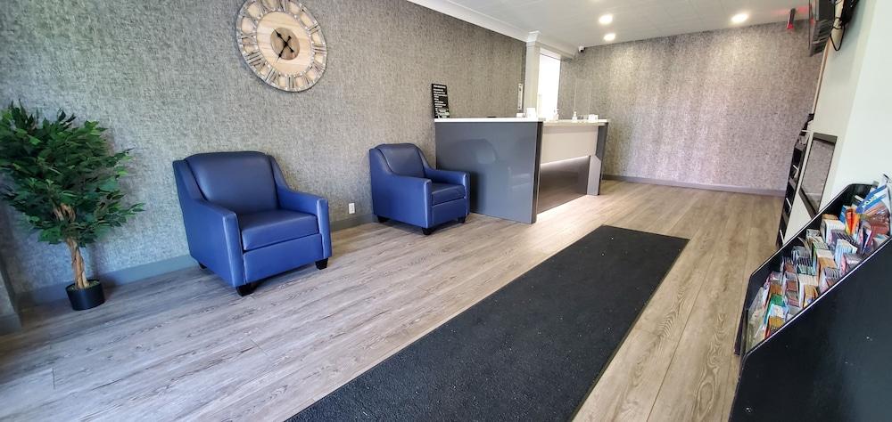 Super 8 by Wyndham Sarnia ON