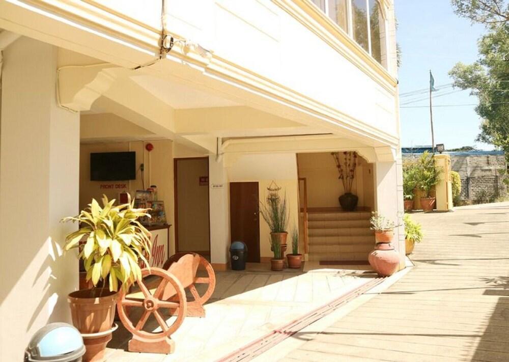Bridgeview Inn Interior Entrance