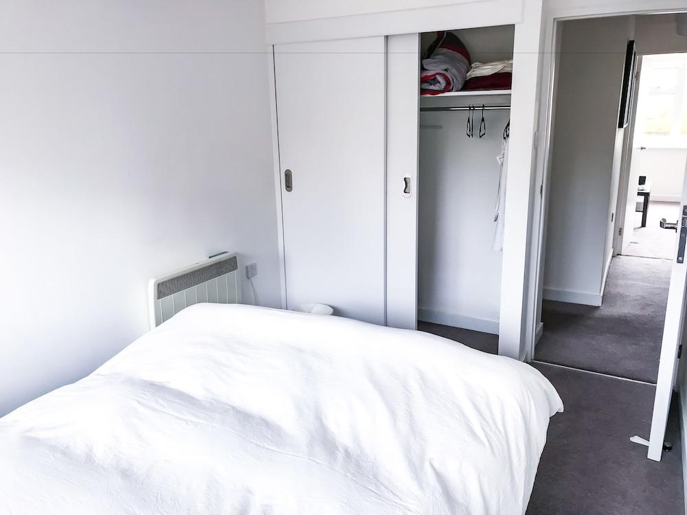 إنتاير 2 بد روم فلات نكست تو كينجز كوليدج غرفة