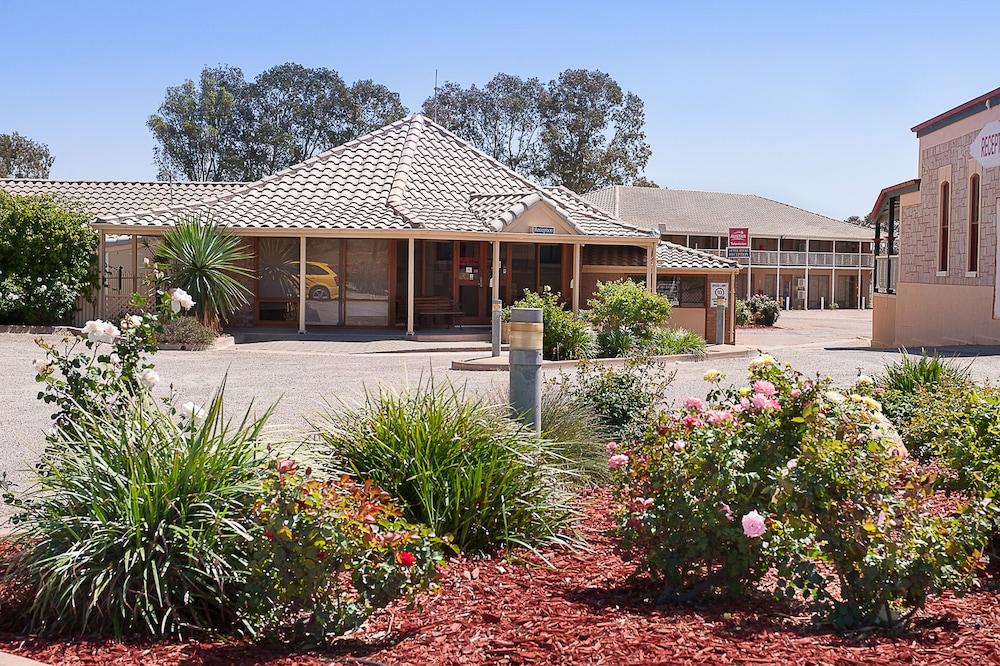 The Standpipe Golf Motor Inn
