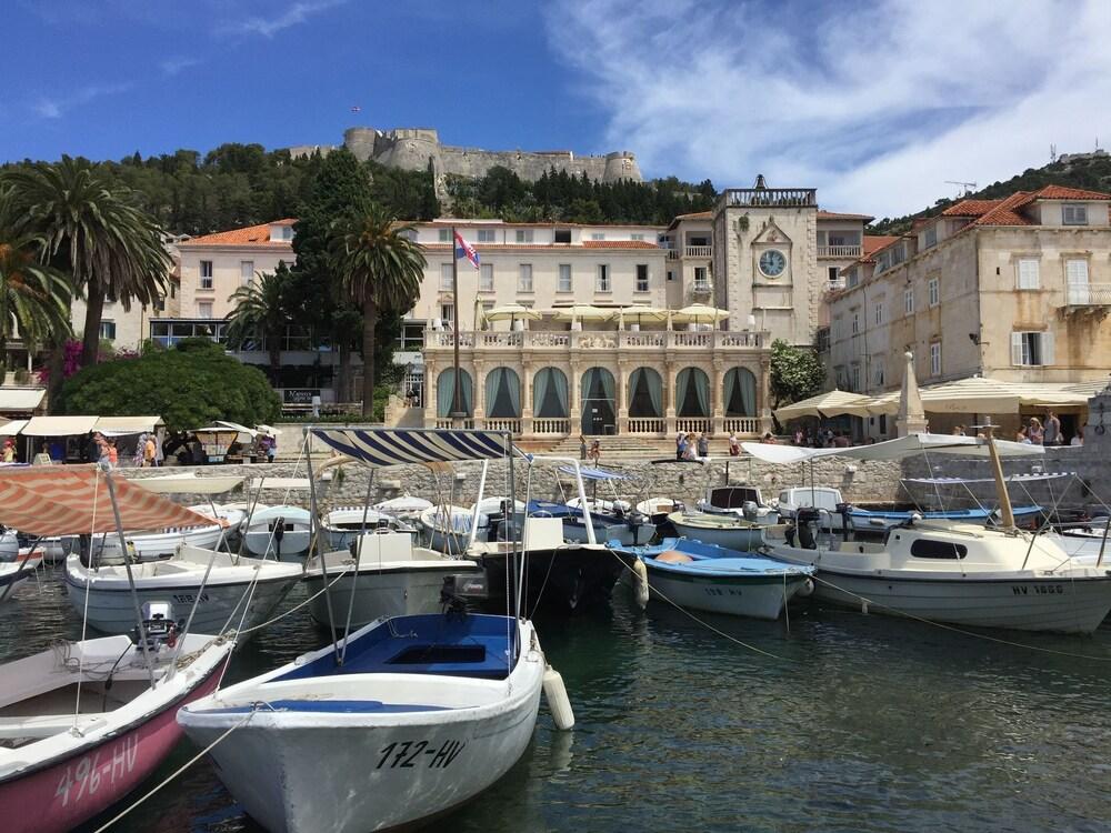 Charming Villa in Hvar With Private Pool Exterior