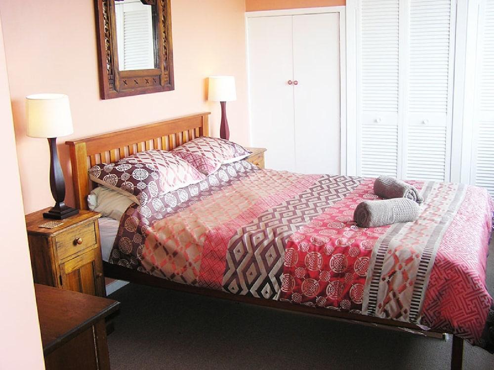 Cliff View Studio Room