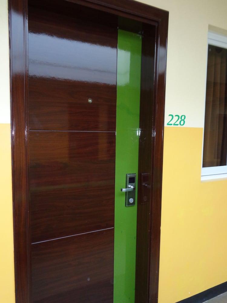 Go Hotels Tacloban Exterior