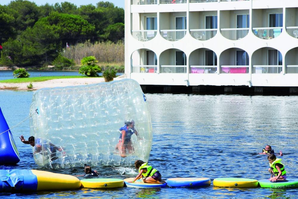 كلوب فاكونس بلو بلان سيد حمام سباحة مكشوف