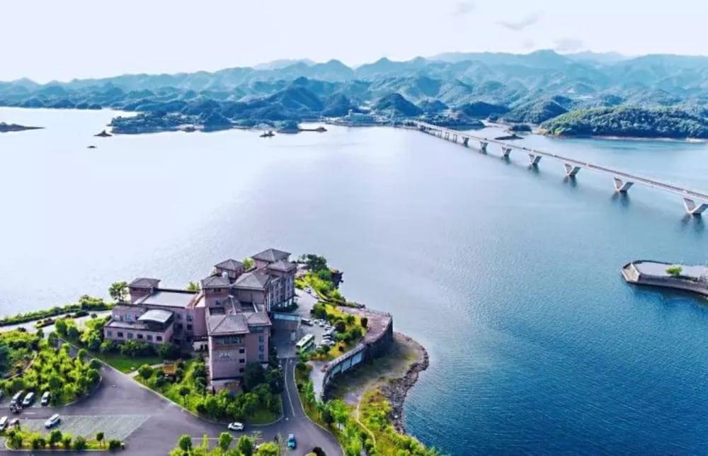 زد تي جي مينتينج هوتل ثاوزاند أيلاند ليك