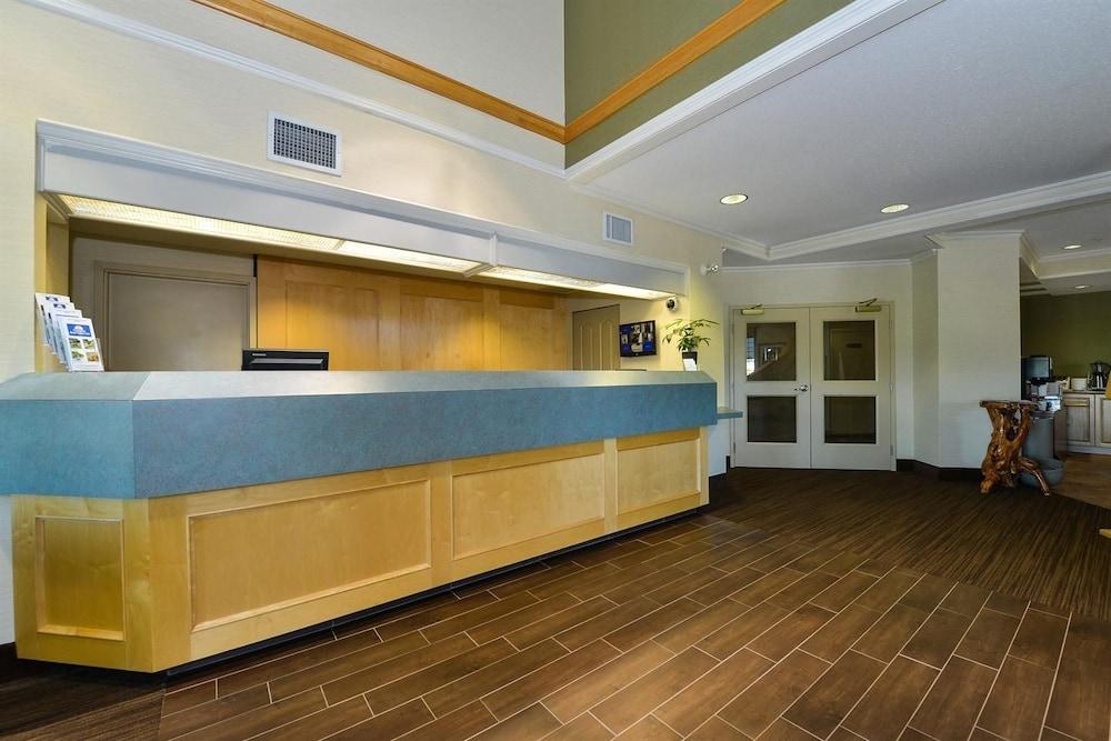 كاناداس بست فاليو إن-لانجلي\فانكوفر الردهة