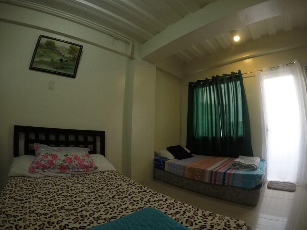 Parañaque Airport Hometel Room
