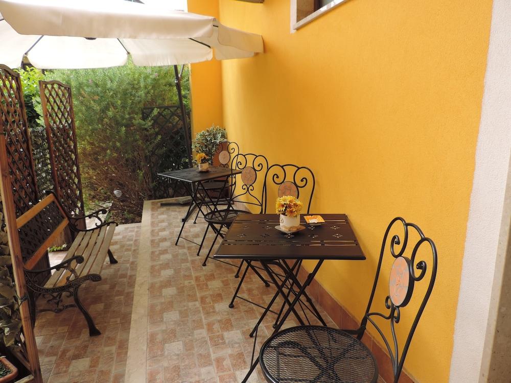 بد آند بريكفاست أوسبيتي إيه كورت المنطقة الخارجية