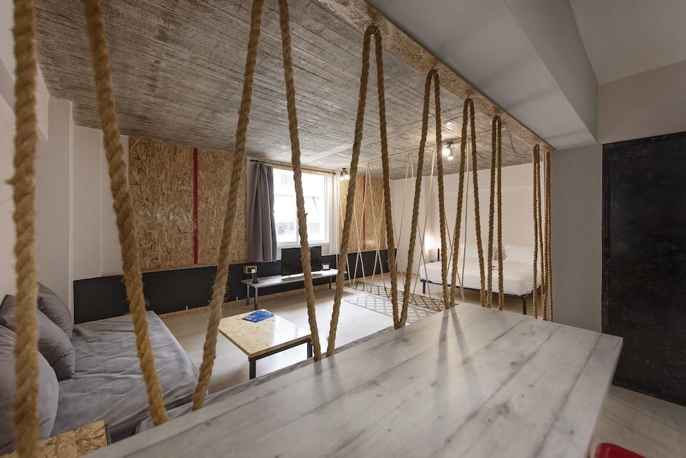 بيرايوس بريميوم سويتس