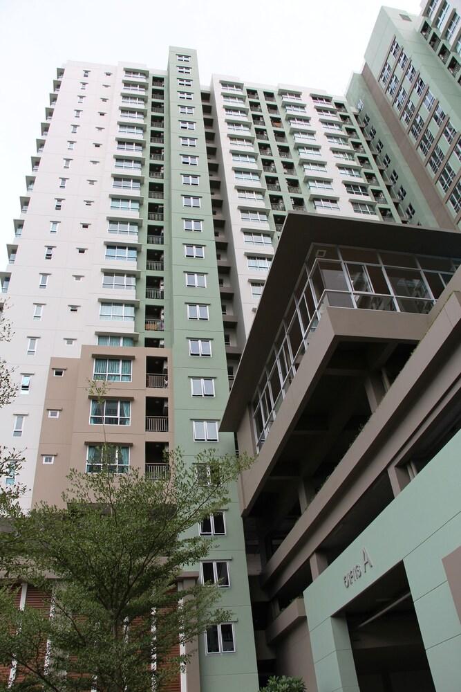 لومبيني فيل ناكلوا جود لاك المنطقة الخارجية