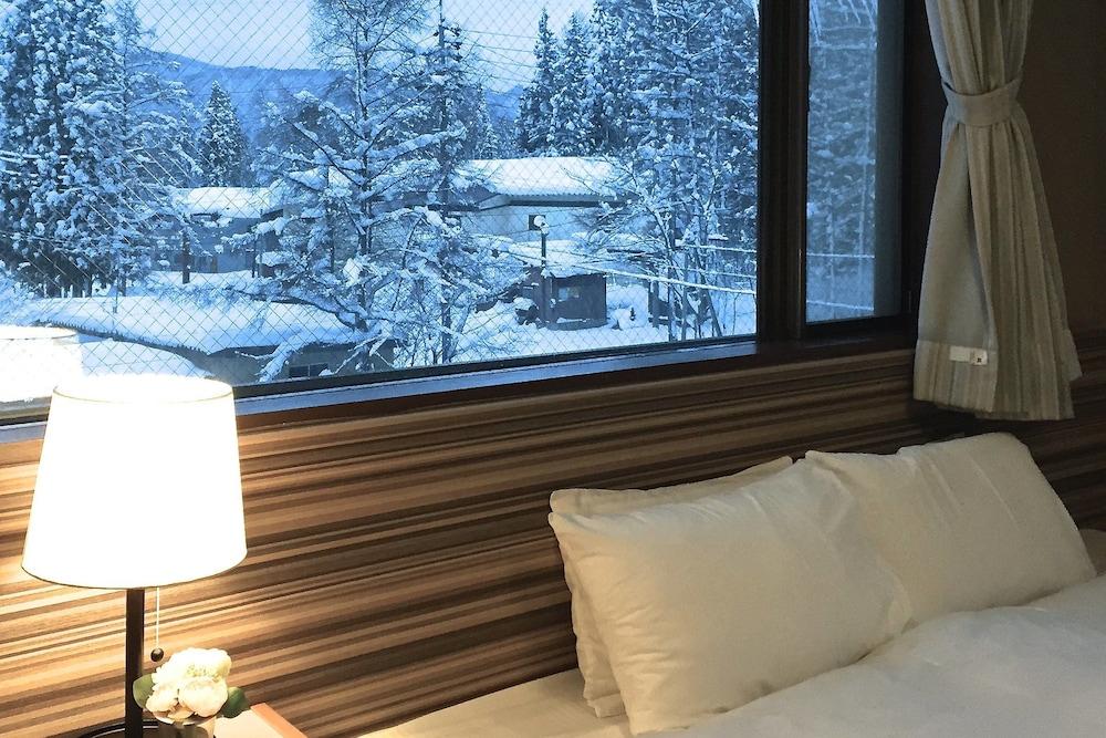 هاكوبا لاندمارك إيواتيك لودج غرفة