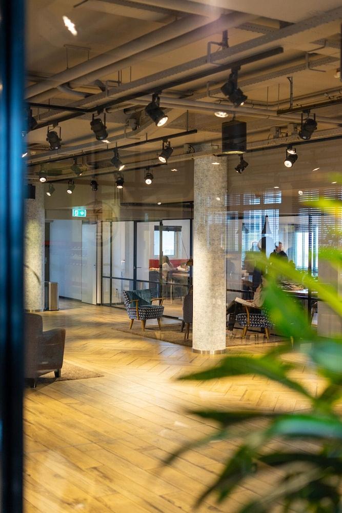 سكوتيل ذا هاج، هوتل سكول ذا هاج منطقة الاستقبال