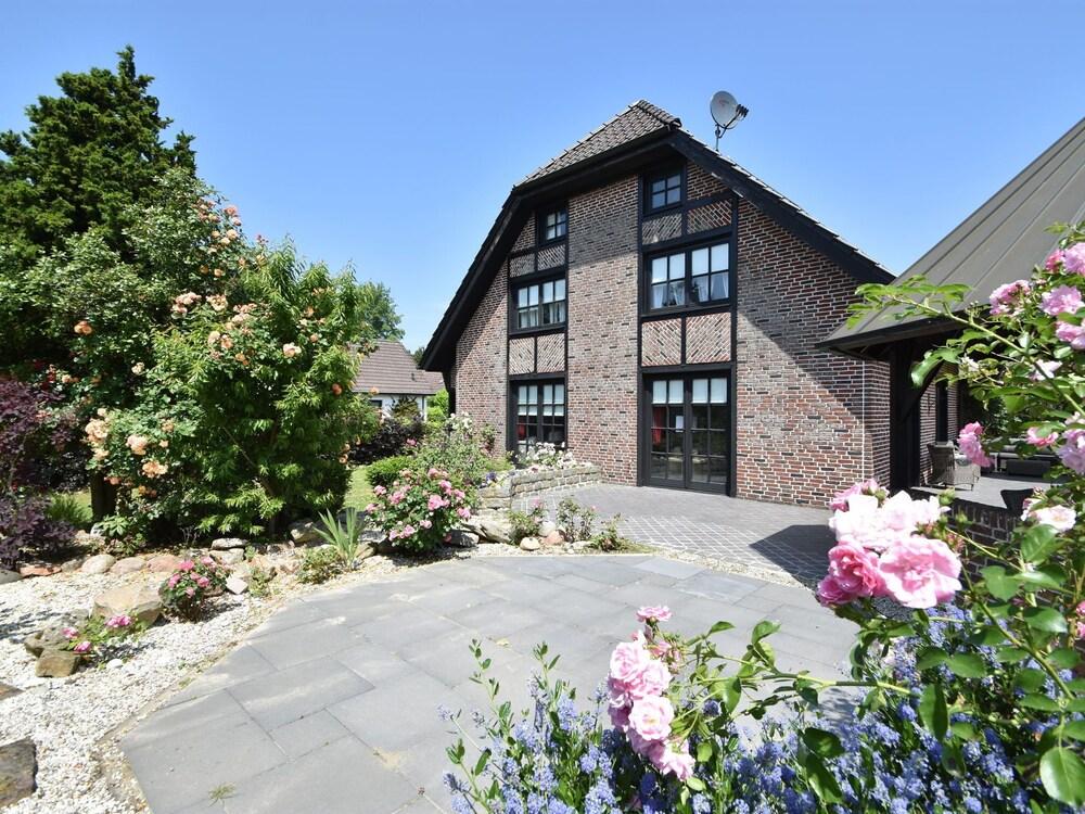 Spacious Mansion With Meadow View in Bruinisse Exterior