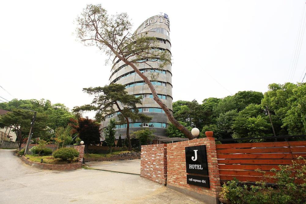 J hotel