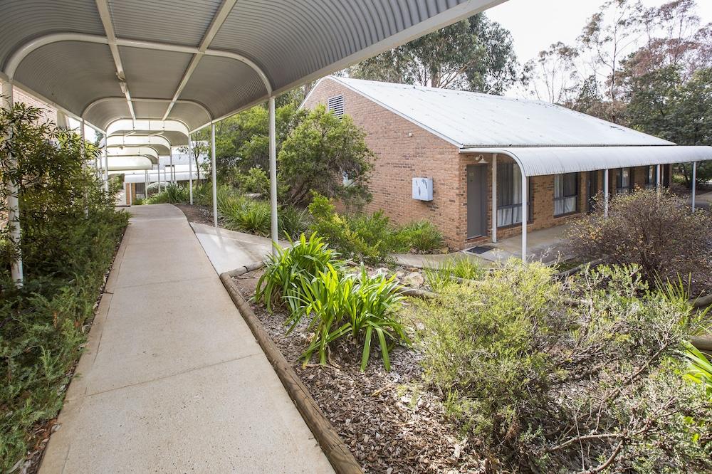 ibis Styles Canberra Eaglehawk Property Grounds