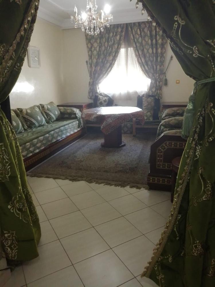 شقة مفروشة جيدا في وسط المدينة غرفة