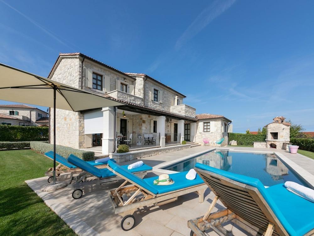 Rustic Holiday Home in Baldaši With Private Pool Exterior