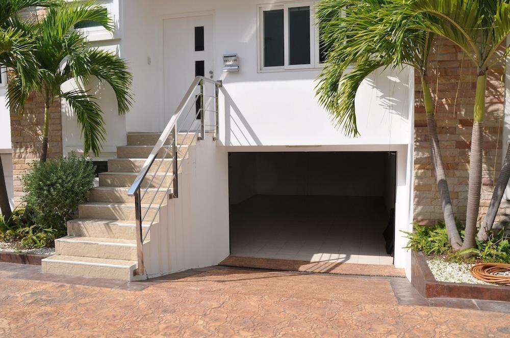 هيدين بالم بول فيلاز المنطقة الخارجية