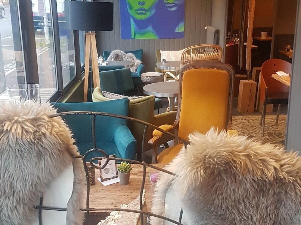 أوتل ريسترون ميزون بليفيل