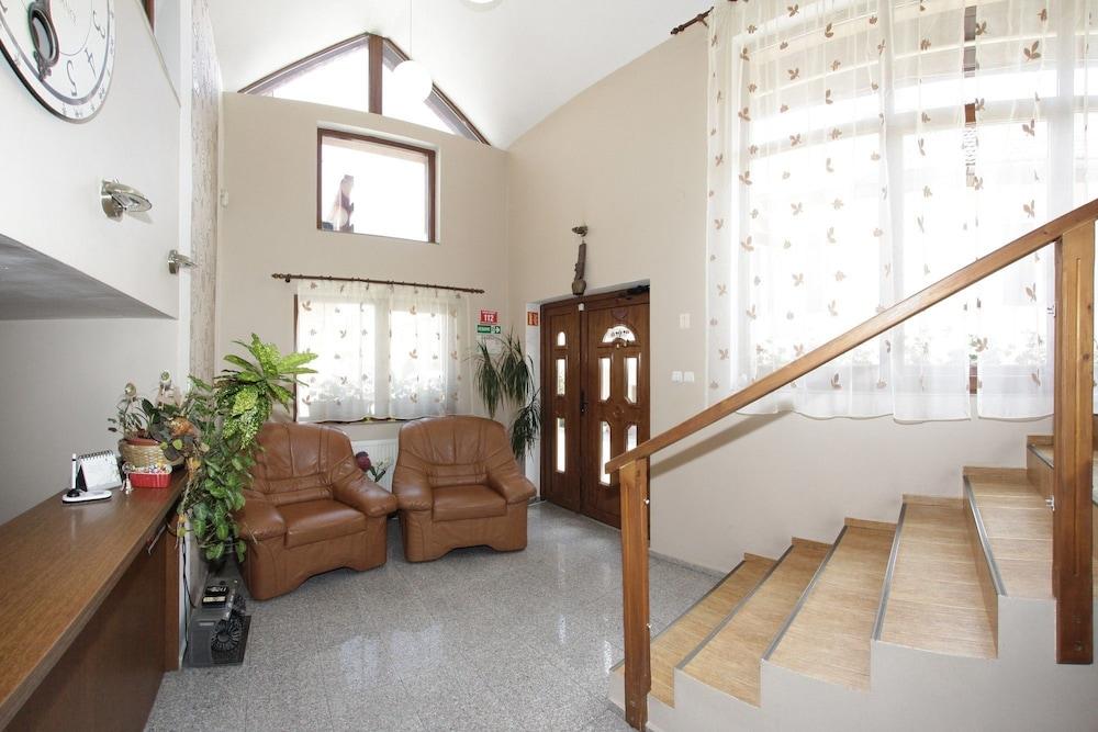 بينشينيا دينيم منطقة الاستقبال