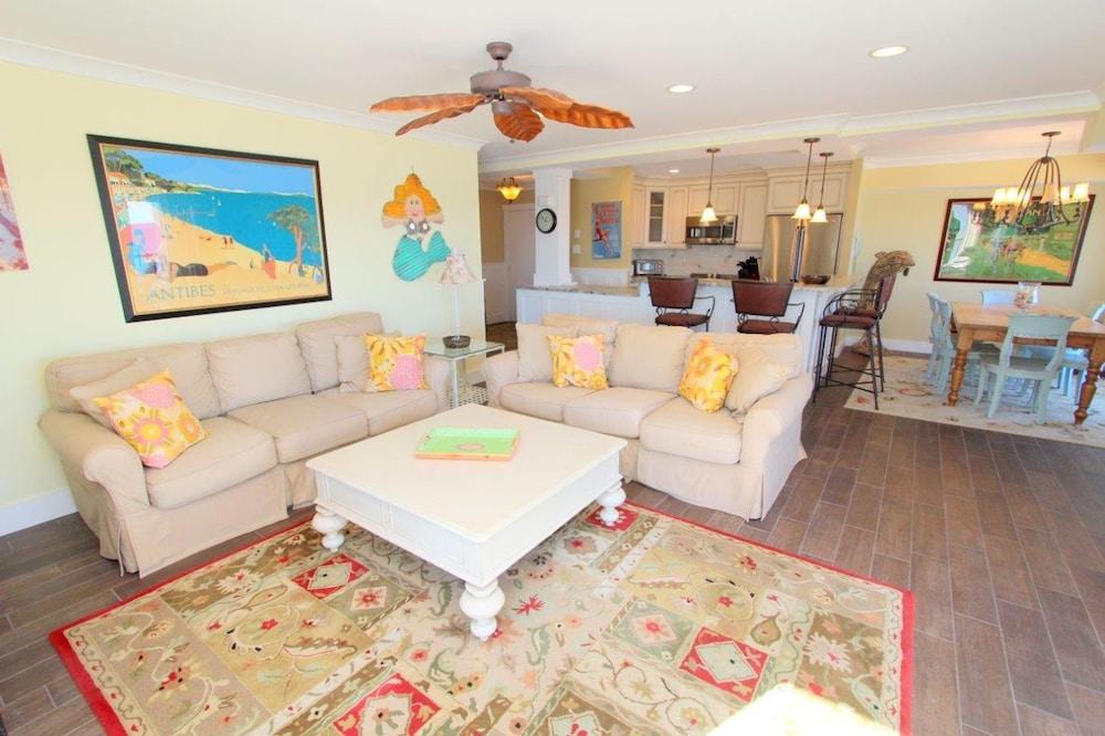 هينلوبين يونيت 701 باي لونج آند فوستر داخلي